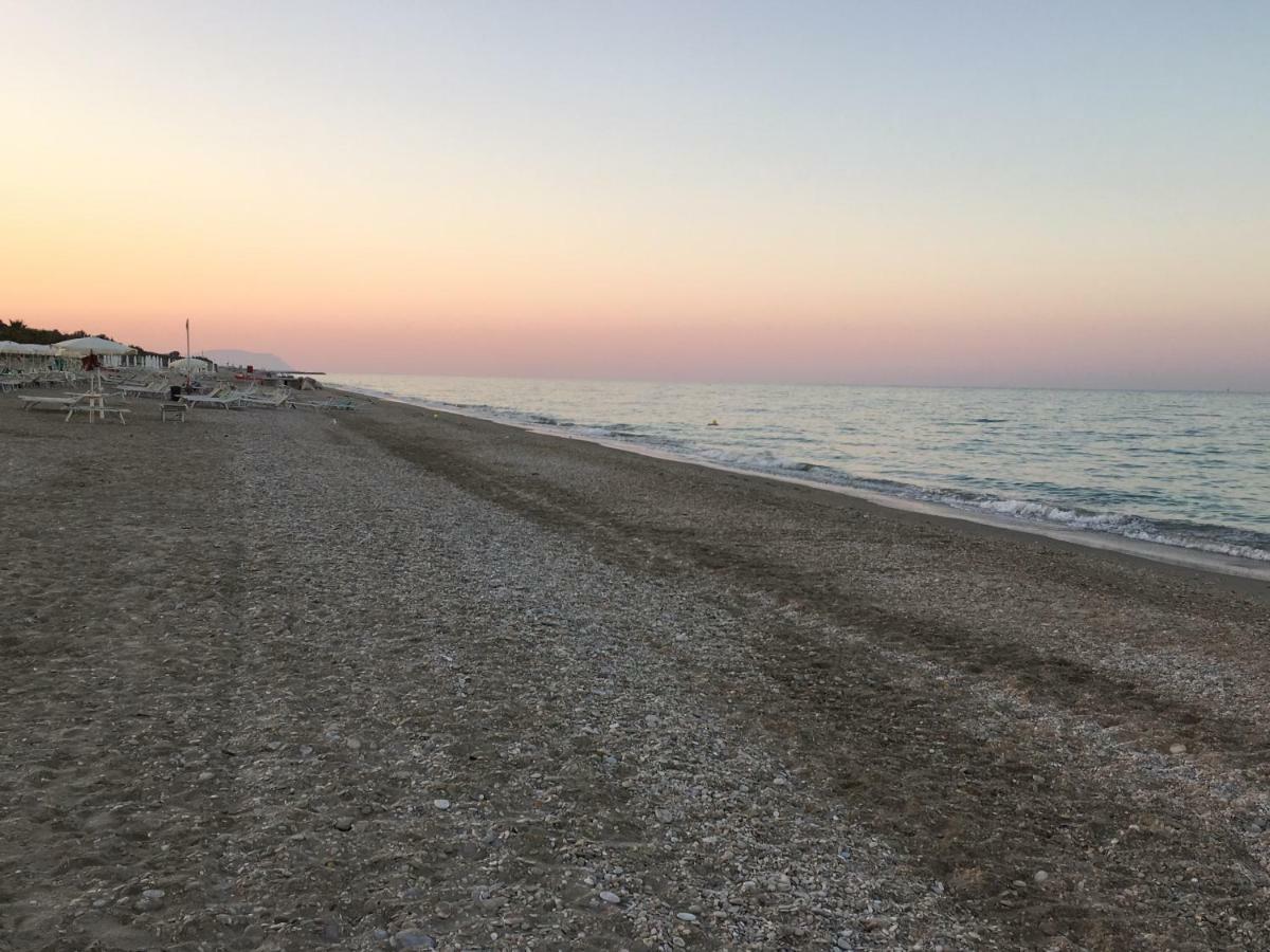 Residenza Domo Lejlighed Porto SantʼElpidio Eksteriør billede